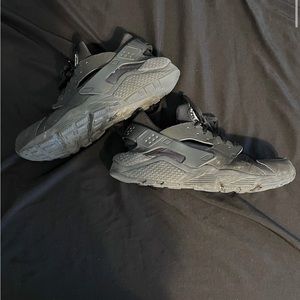 Men’s size 12 Nike huaraches decent condition